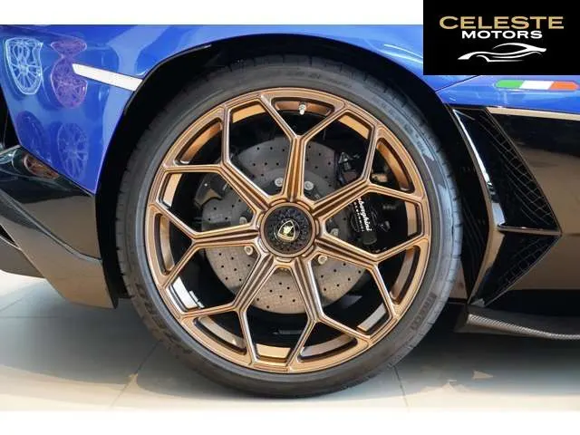 LAMBORGHINI Aventador 2022 — photo 7 sur 8