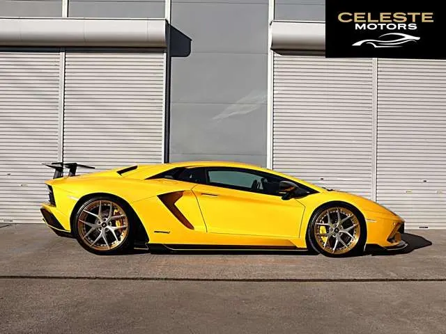 LAMBORGHINI Aventador 2018 — photo 3 sur 8