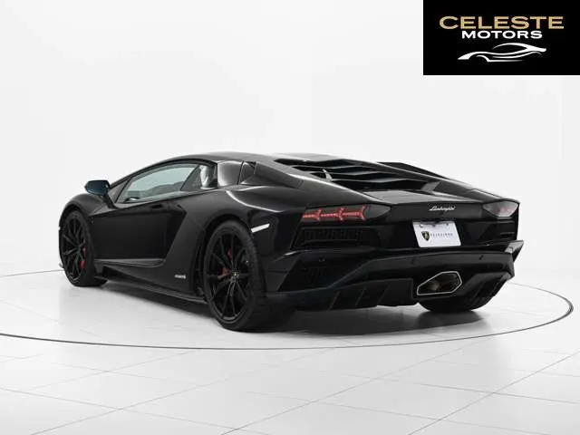 LAMBORGHINI Aventador 2019 — photo 3 sur 8