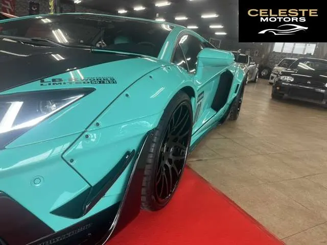 LAMBORGHINI Aventador 2016 — photo 4 sur 8
