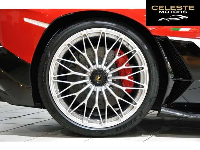 LAMBORGHINI Aventador 2022 — photo 2 sur 8