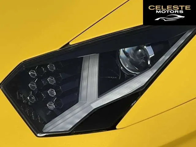 LAMBORGHINI Aventador 2018 — photo 3 sur 8