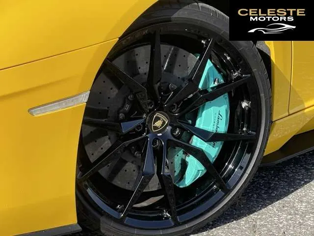 LAMBORGHINI Aventador 2018 — photo 4 sur 8