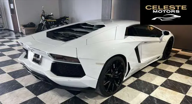 LAMBORGHINI Aventador 2016 — photo 3 sur 8