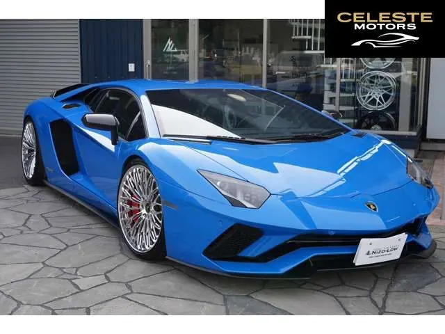 LAMBORGHINI Aventador 2017 — photo 2 sur 8