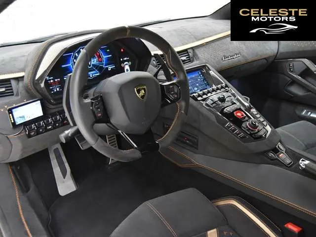 LAMBORGHINI Aventador 2022 — photo 7 sur 8