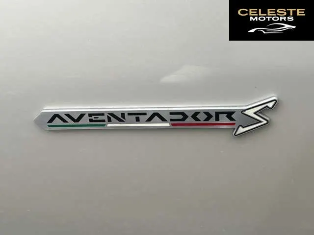 LAMBORGHINI Aventador 2017 — photo 2 sur 8