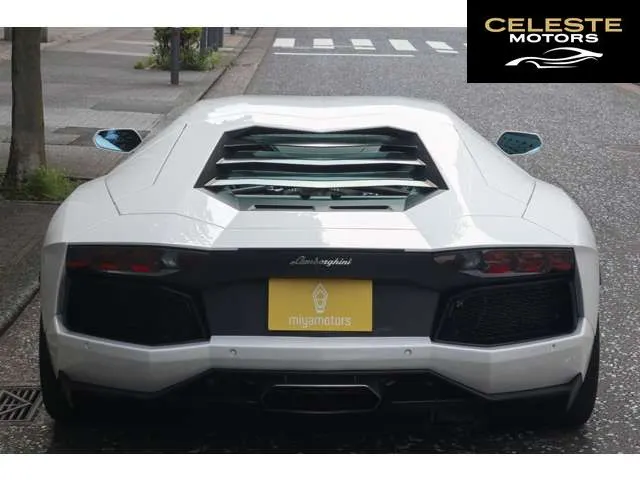 LAMBORGHINI Aventador 2016 — photo 2 sur 8
