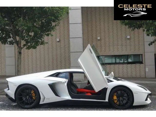 LAMBORGHINI Aventador 2016 — photo 3 sur 8