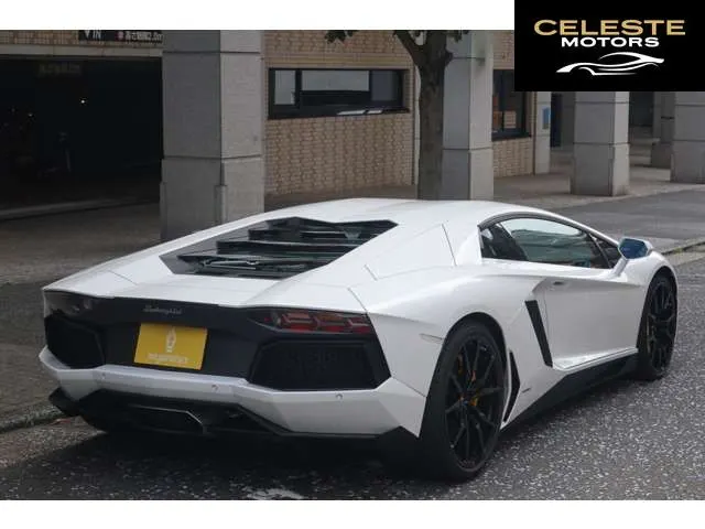 LAMBORGHINI Aventador 2016 — photo 6 sur 8
