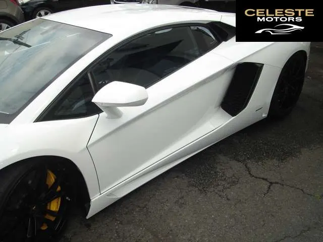 LAMBORGHINI Aventador 2014 — photo 3 sur 8