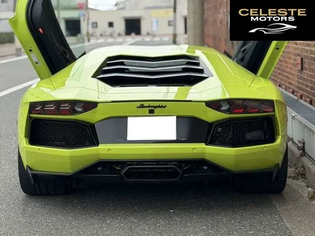 LAMBORGHINI Aventador 2016 — photo 7 sur 8