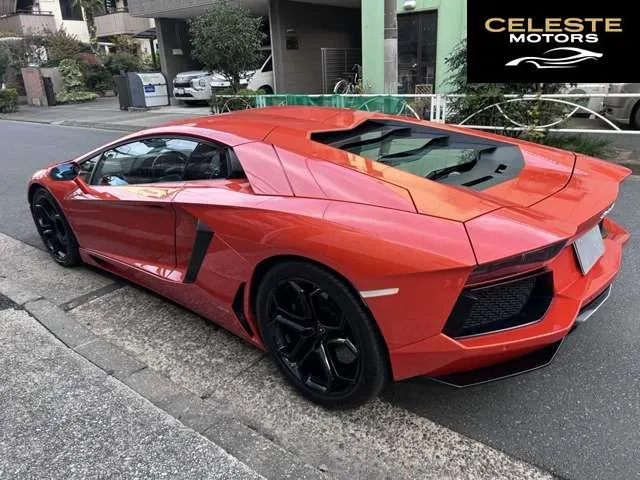 LAMBORGHINI Aventador 2012 — photo 2 sur 8