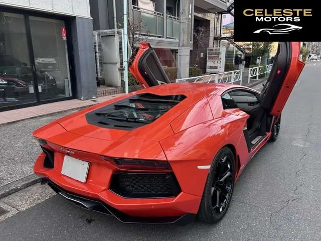 LAMBORGHINI Aventador 2012 — photo 5 sur 8