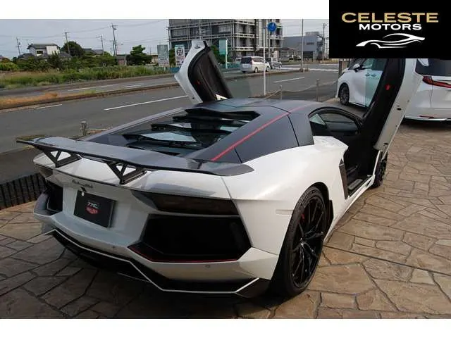 LAMBORGHINI Aventador 2015 — photo 5 sur 8