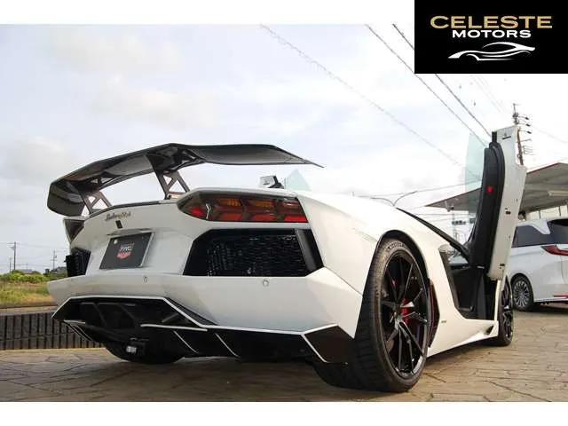 LAMBORGHINI Aventador 2015 — photo 6 sur 8