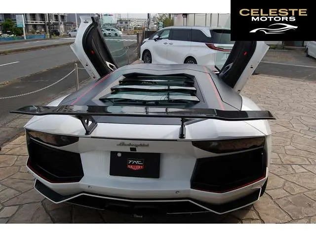 LAMBORGHINI Aventador 2015 — photo 7 sur 8