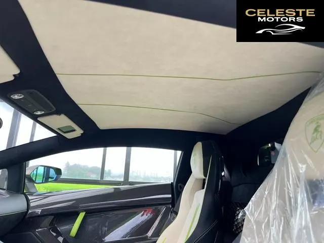 LAMBORGHINI Aventador 2016 — photo 2 sur 8