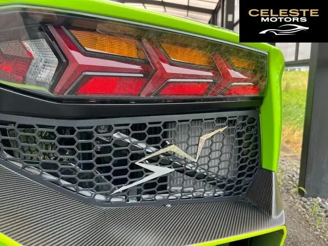 LAMBORGHINI Aventador 2016 — photo 5 sur 8