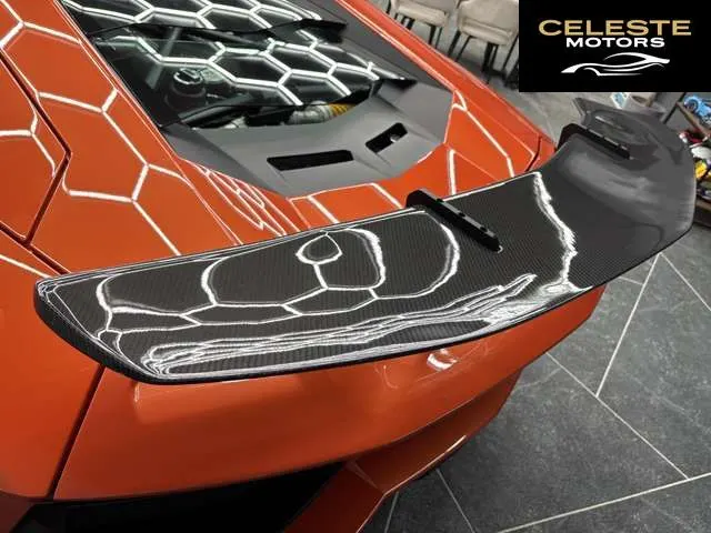 LAMBORGHINI Aventador 2012 — photo 4 sur 8