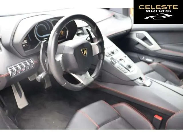 LAMBORGHINI Aventador 2012 — photo 6 sur 8