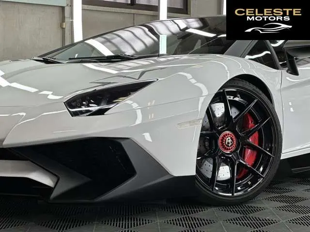 LAMBORGHINI Aventador 2016 — photo 2 sur 8