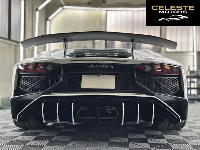 LAMBORGHINI Aventador 2016 — photo 6 sur 8