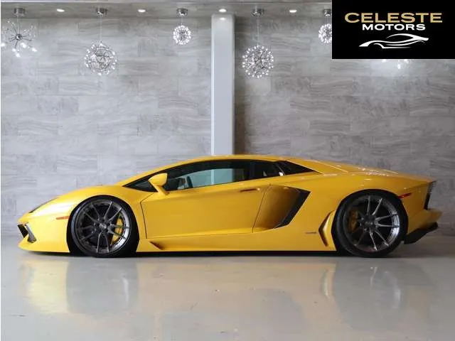 LAMBORGHINI Aventador 2012 — photo 5 sur 8