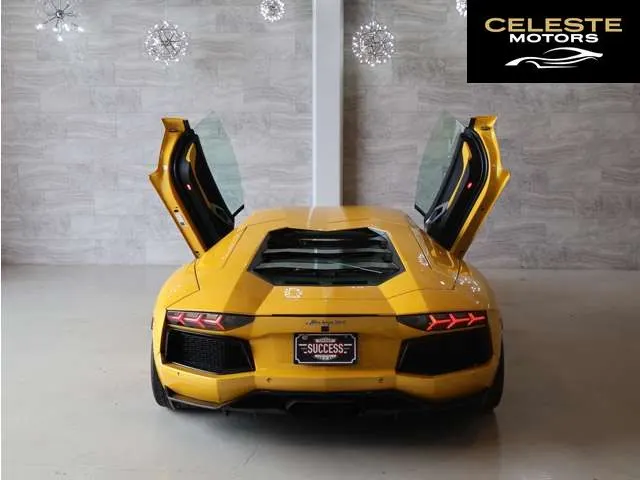 LAMBORGHINI Aventador 2012 — photo 7 sur 8