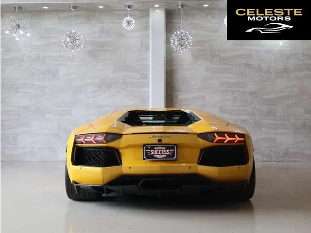 LAMBORGHINI Aventador 2012 — photo 8 sur 8