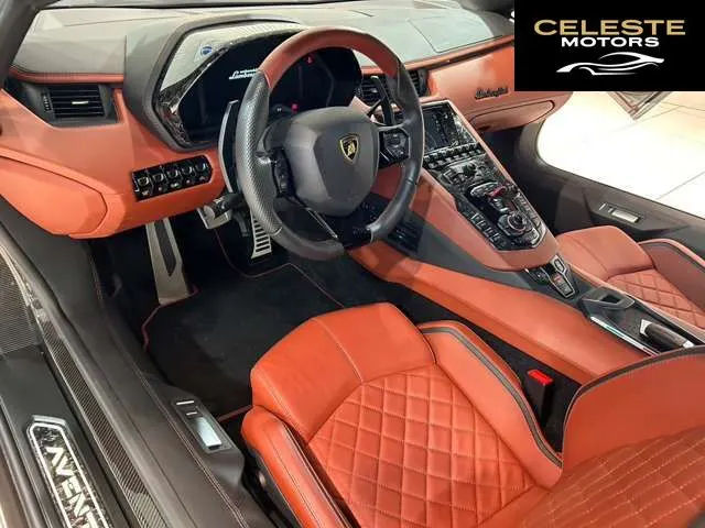 LAMBORGHINI Aventador 2018 — photo 2 sur 8