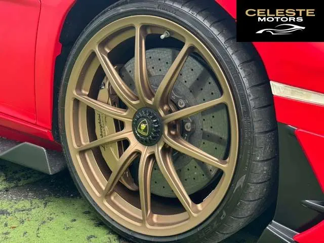 LAMBORGHINI Aventador 2021 — photo 2 sur 8