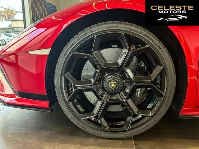 LAMBORGHINI Huracán 2024 — photo 6 sur 8