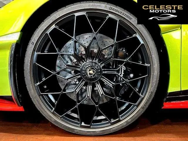 LAMBORGHINI Huracán 2023 — photo 6 sur 8