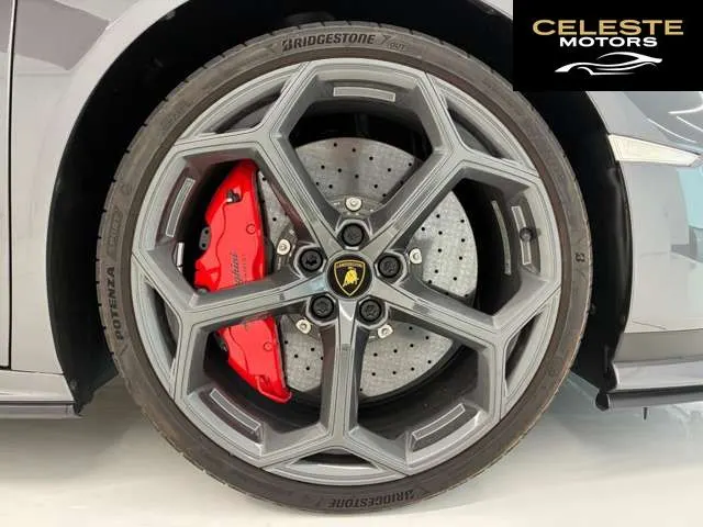 LAMBORGHINI Huracán 2023 — photo 6 sur 8