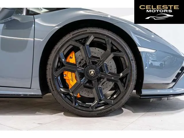 LAMBORGHINI Huracán 2025 — photo 6 sur 8