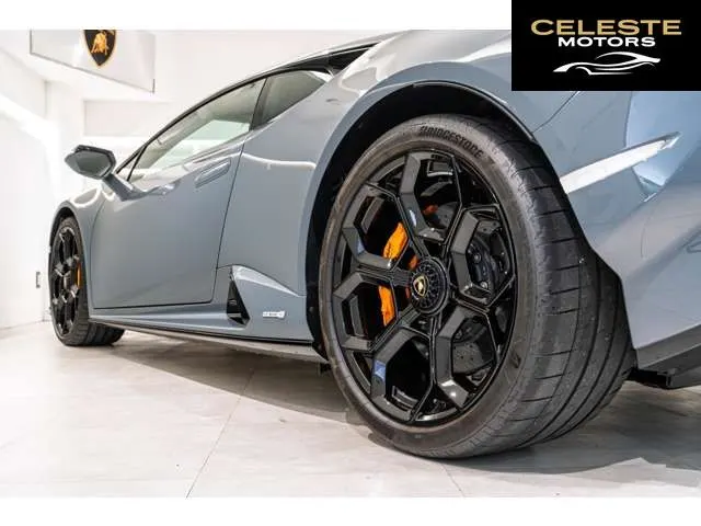 LAMBORGHINI Huracán 2025 — photo 7 sur 8
