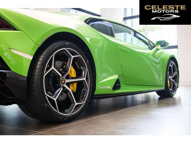 LAMBORGHINI Huracán 2022 — photo 6 sur 8