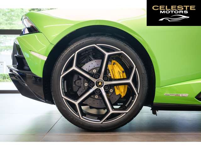 LAMBORGHINI Huracán 2022 — photo 7 sur 8