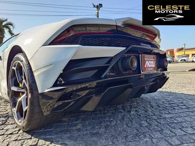 LAMBORGHINI Huracán 2022 — photo 6 sur 8