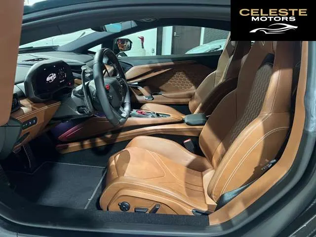 LAMBORGHINI Revuelto 2025 — photo 2 sur 8