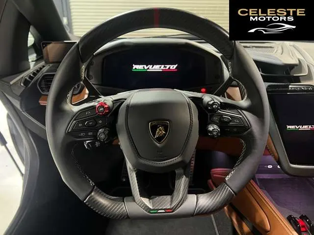 LAMBORGHINI Revuelto 2025 — photo 4 sur 8