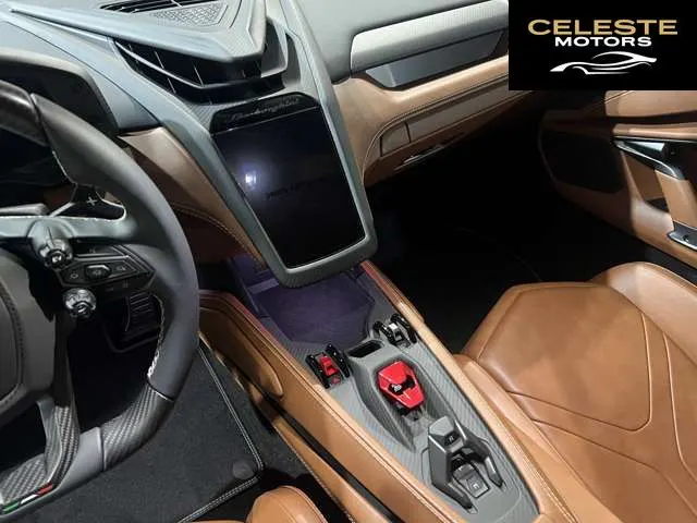 LAMBORGHINI Revuelto 2025 — photo 5 sur 8
