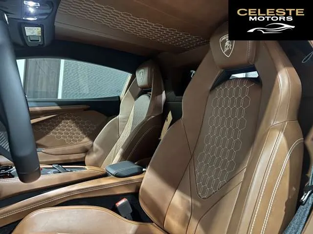 LAMBORGHINI Revuelto 2025 — photo 6 sur 8