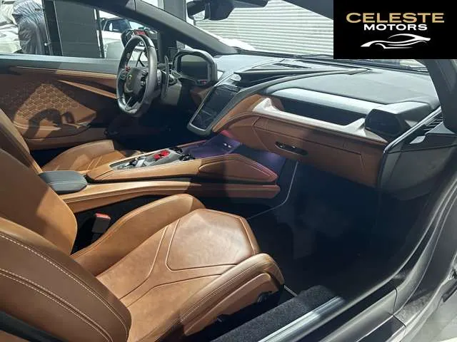 LAMBORGHINI Revuelto 2025 — photo 7 sur 8