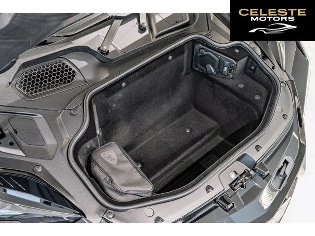 LAMBORGHINI Revuelto 2024 — photo 8 sur 8