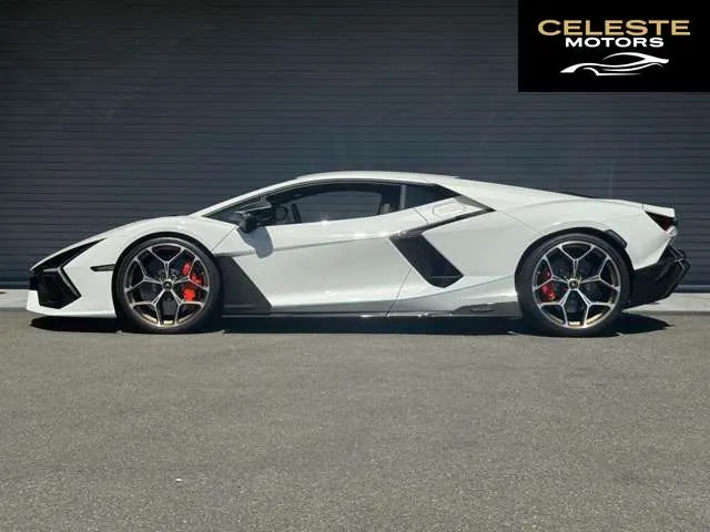 LAMBORGHINI Revuelto 2025 — photo 5 sur 8