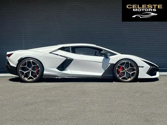 LAMBORGHINI Revuelto 2025 — photo 6 sur 8