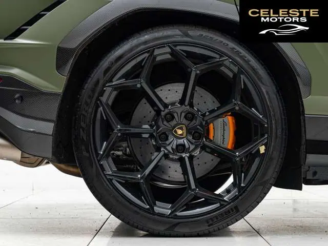 LAMBORGHINI Urus 2023 — photo 4 sur 8