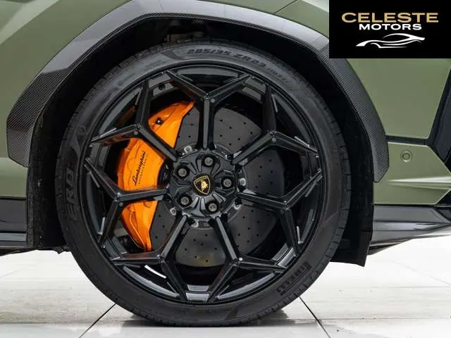 LAMBORGHINI Urus 2023 — photo 5 sur 8